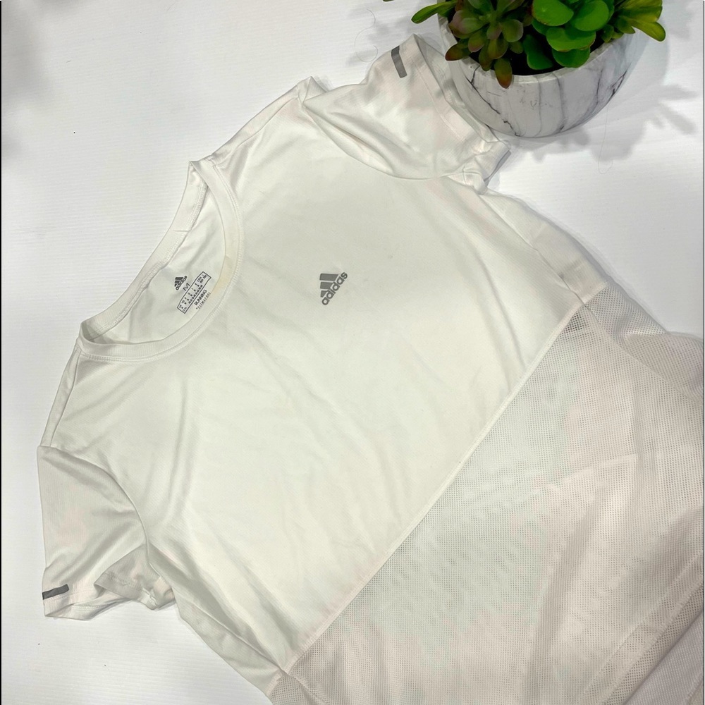 T52- Adidas dri fit White T-shirt Size M